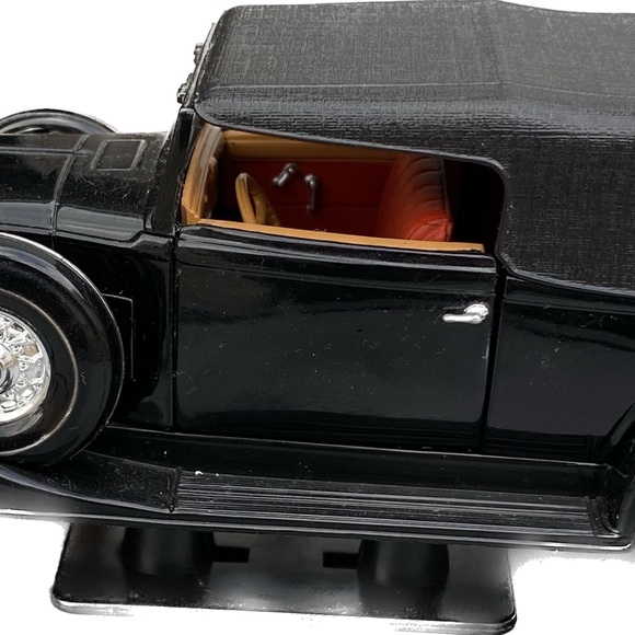 1934 Packard National Mint Museum Mint Collectable Model Car. - Picture 2 of 8